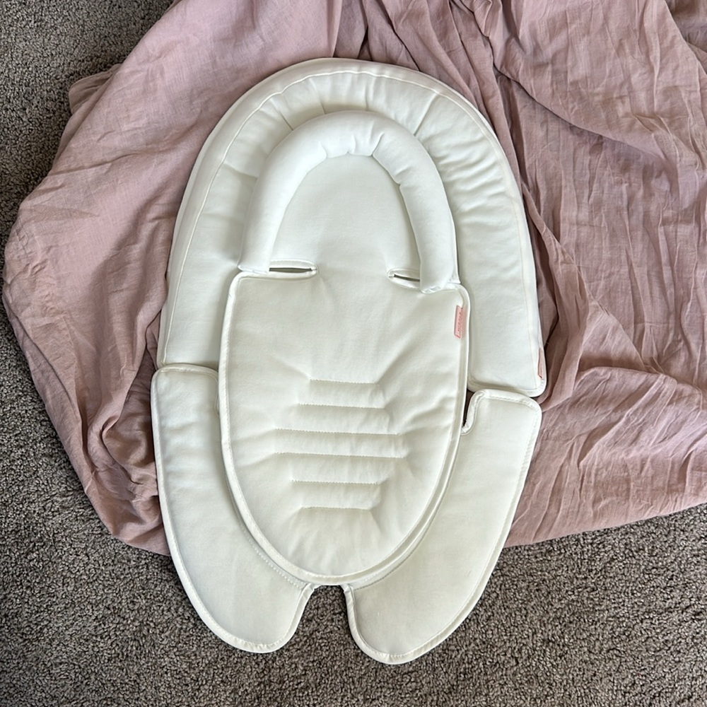 Bloom Baby Universal Snug in coconut (white)